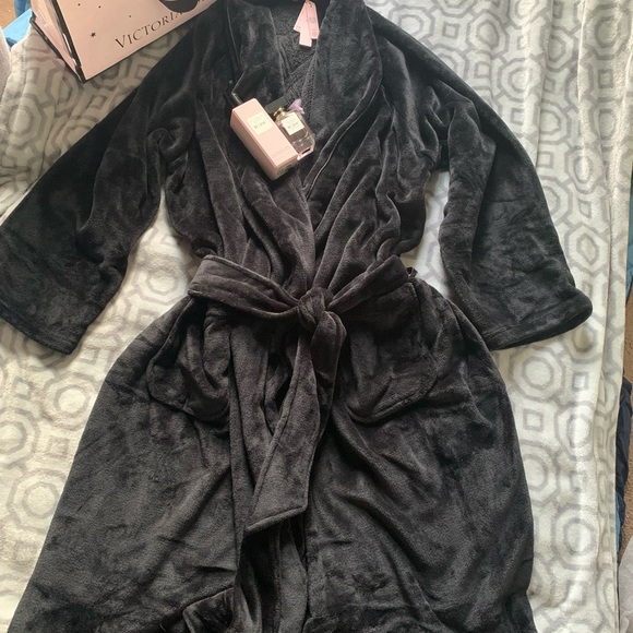 Victoria’s Secret Long Plush Robe & Tease Eau de Parfum Set - Picture 1 of 15